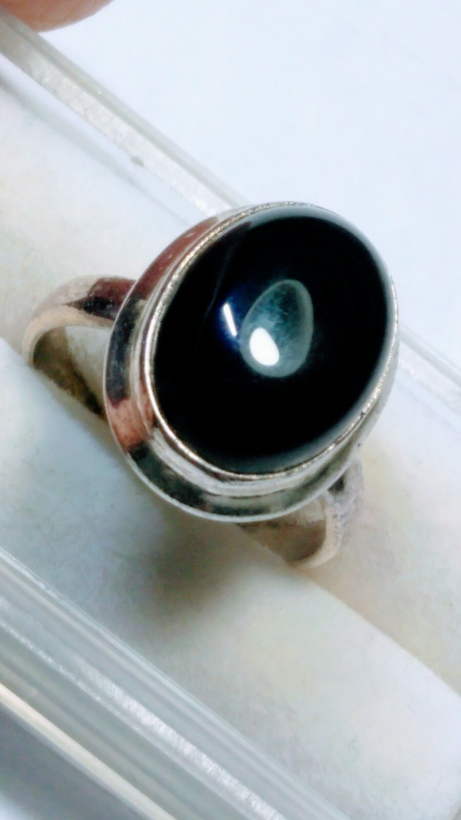 CHARMING STERLING SILVER .925 RING WITH BLACK ONYX IN SIZE 6.0-6.25