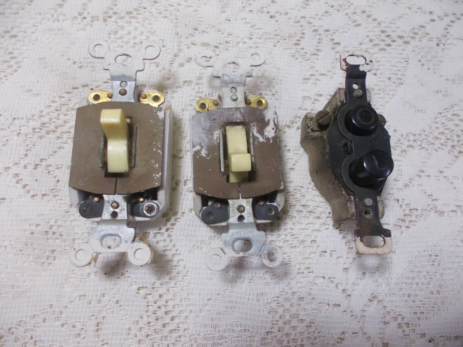 3 Vtg Light Switches--1 is Push Button--Bryant and Leviton--Tested and Work
