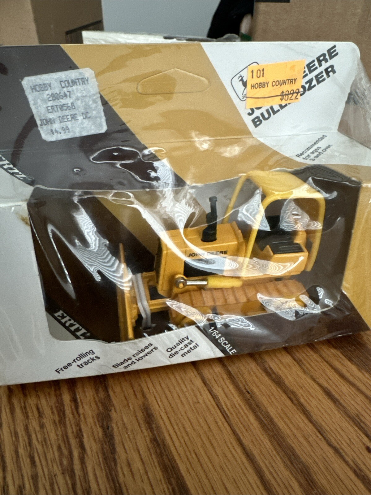 Ertl 1/64 John Deere Bulldozer #568 NIP