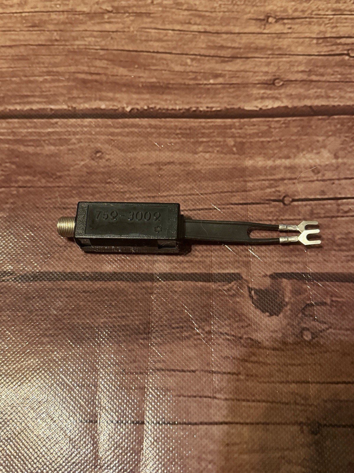75-Ohm to 300-Ohm Impedance Matching Transformer Converter Adapter
