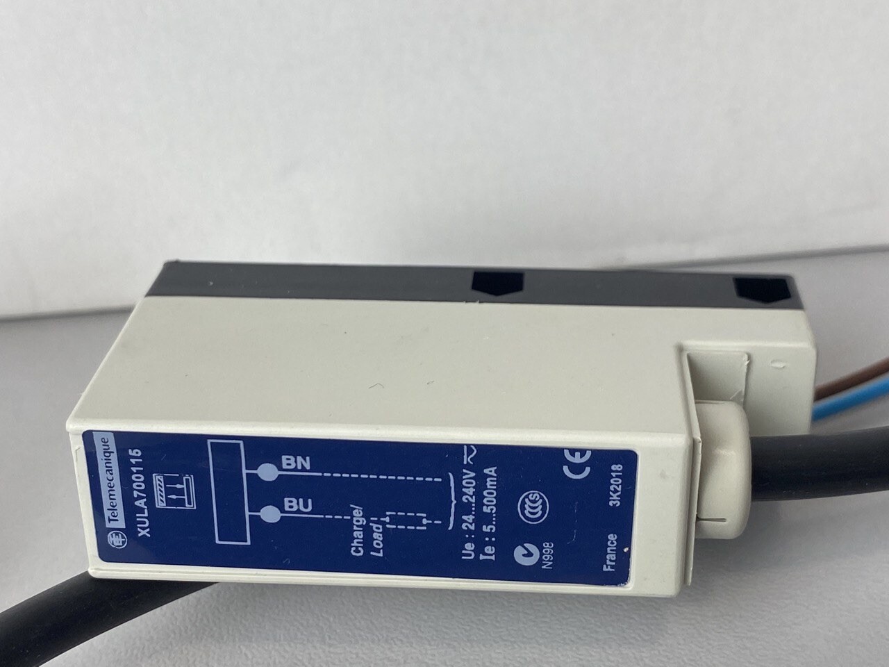 Photo electric sensor XULA700115 XUL diffuse Sn 0.7m - 24..240VAC/DC - cable 2m