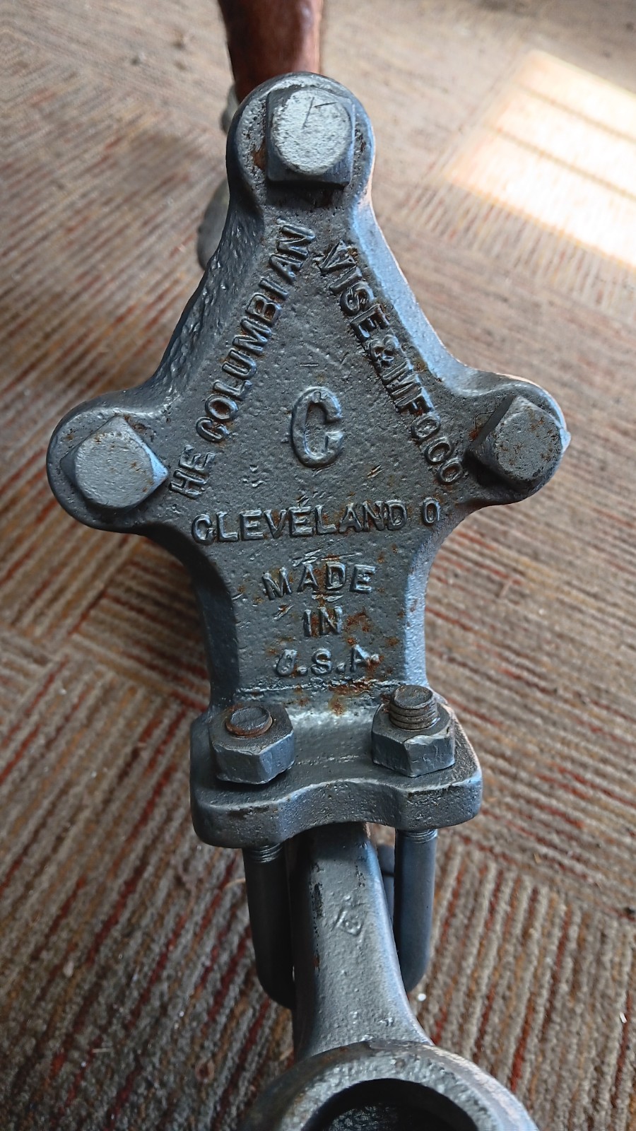 Post Leg Vise