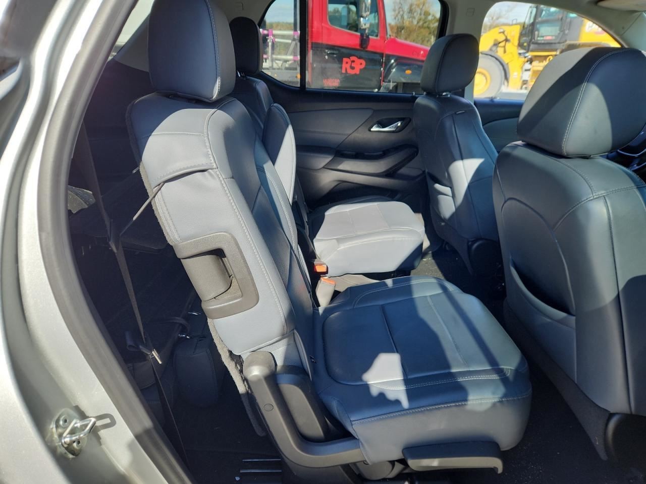 TRAVERSE 2021 Glove Box 4922482