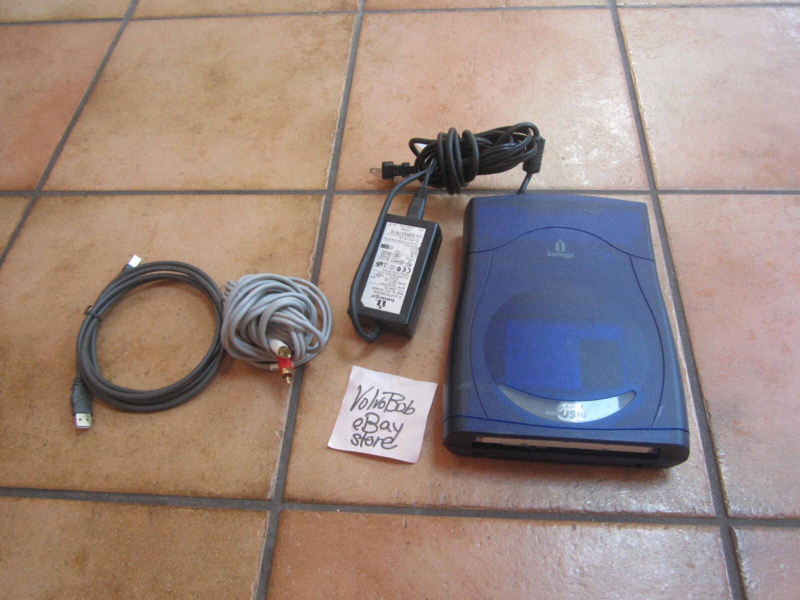IOMEGA EXTERNAL CD-RW DRIVE CDRW6402EXT W/PWR CORD & CABLES -NO FACEPLATE- WORKS