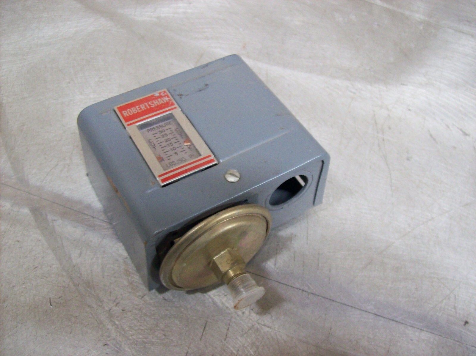 r) Robertshaw NOS Pressure Control R424-2 P67CA-57629