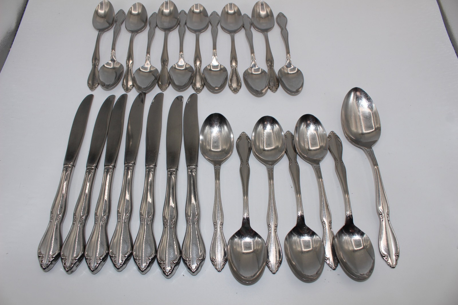 26 PCS ONEIDA BERKELEY SQUARE STAINLESS STEEL FLATWARE