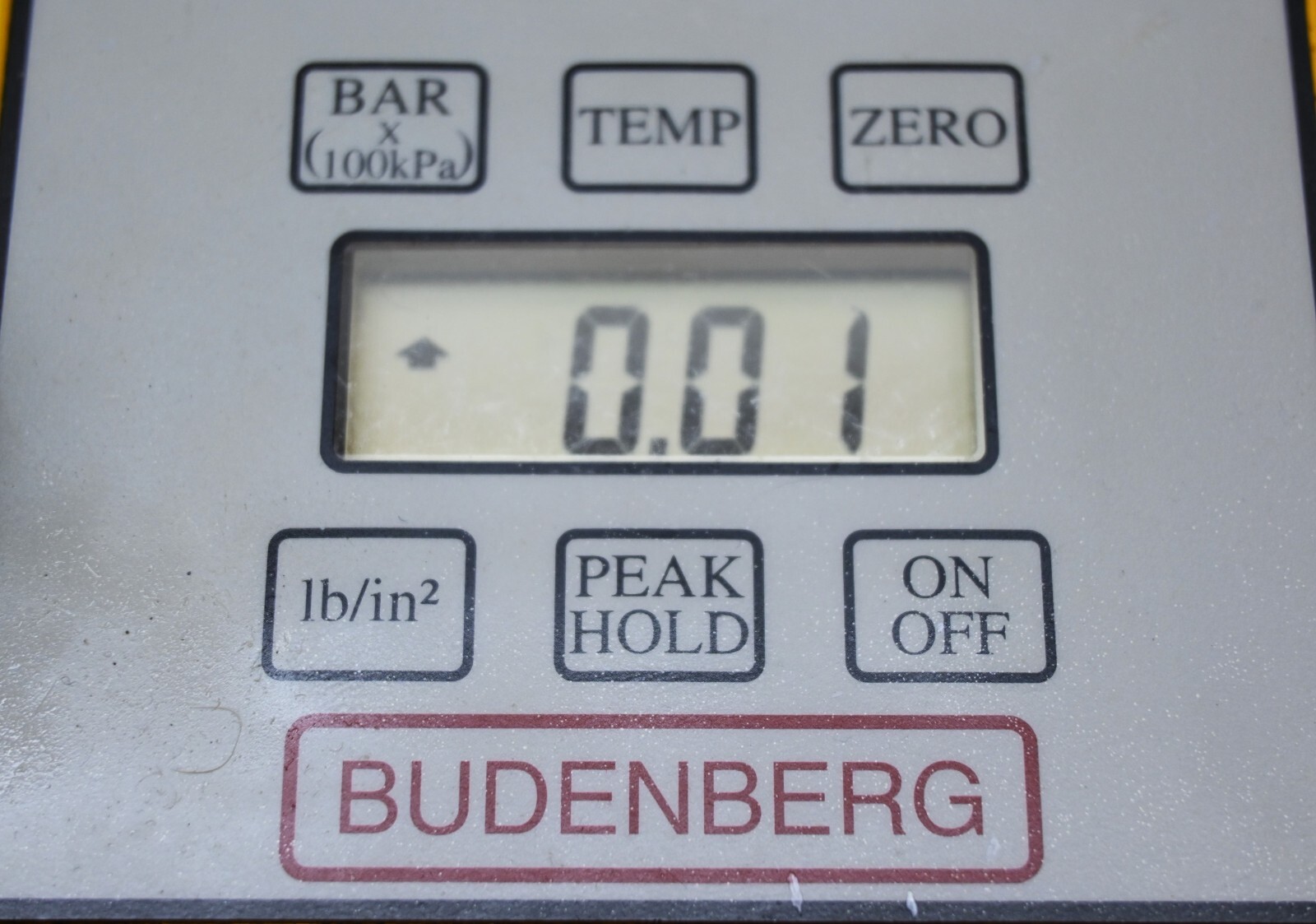 BUDENBERG E400 DIGITAL HYDRAULIC PRESSURE CALIBRATOR.
