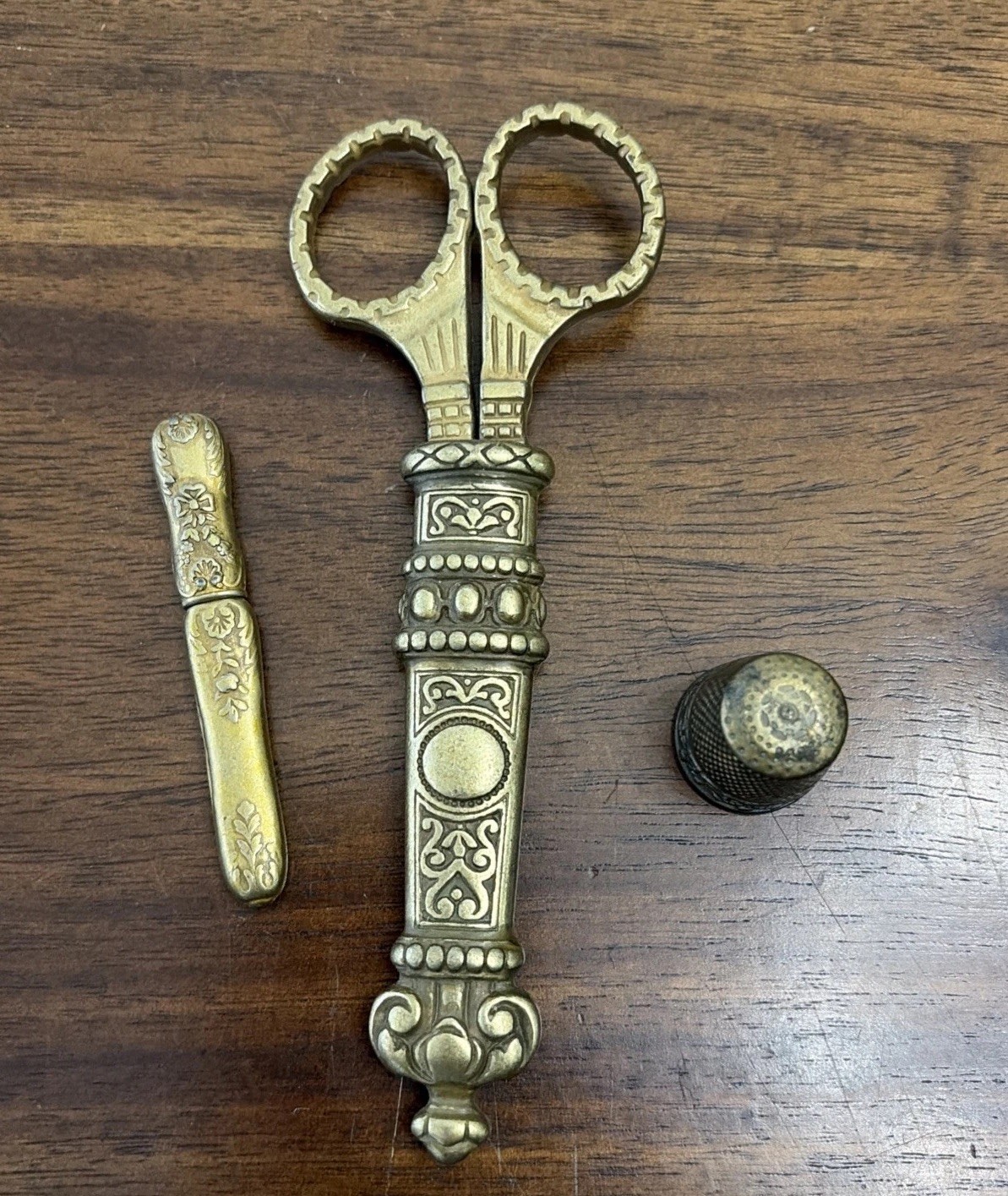 Vintage Bronze Scissors W Sheath Needle Holder And Thimble Sewing Set Art Deco