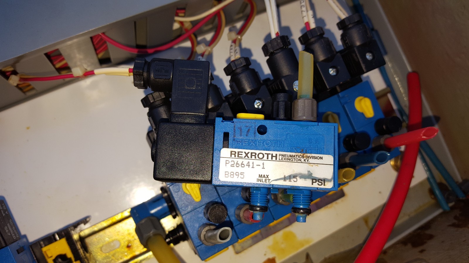 REXROTH  P26641-1 TYPE 840 PNEUMATIC DIRECTIONAL VALVES  110V 50/60HZ 20mA SALE