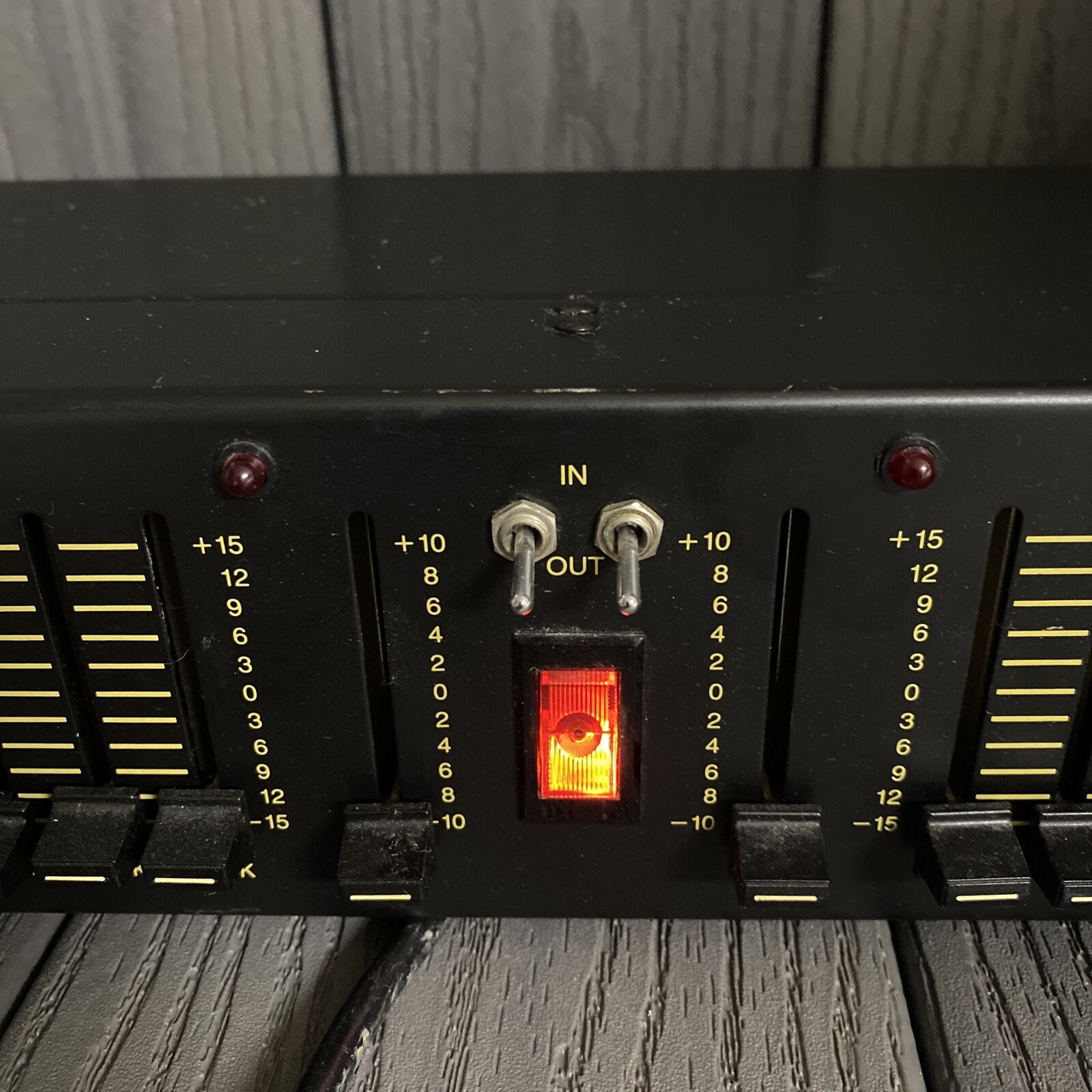 Vintage Biamp Graphic Equalizer Model EQ 210 Rack Mount Untested Lights Up Parts