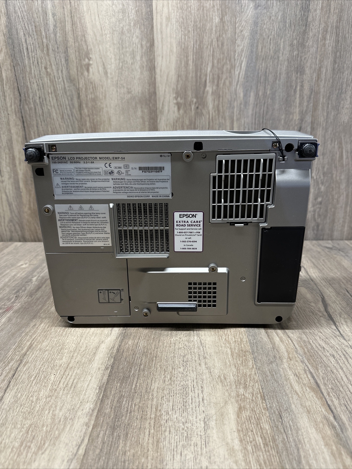 Epson PowerLite 54C 3 LCD Projector & Case EMP-54 Model No Remote