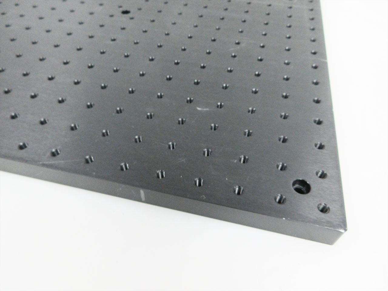 THORLABS MBH4545/M SOLID ALUMINUM OPTICAL BREADBOARD 450 mm x 450 mm x 19.05 mm