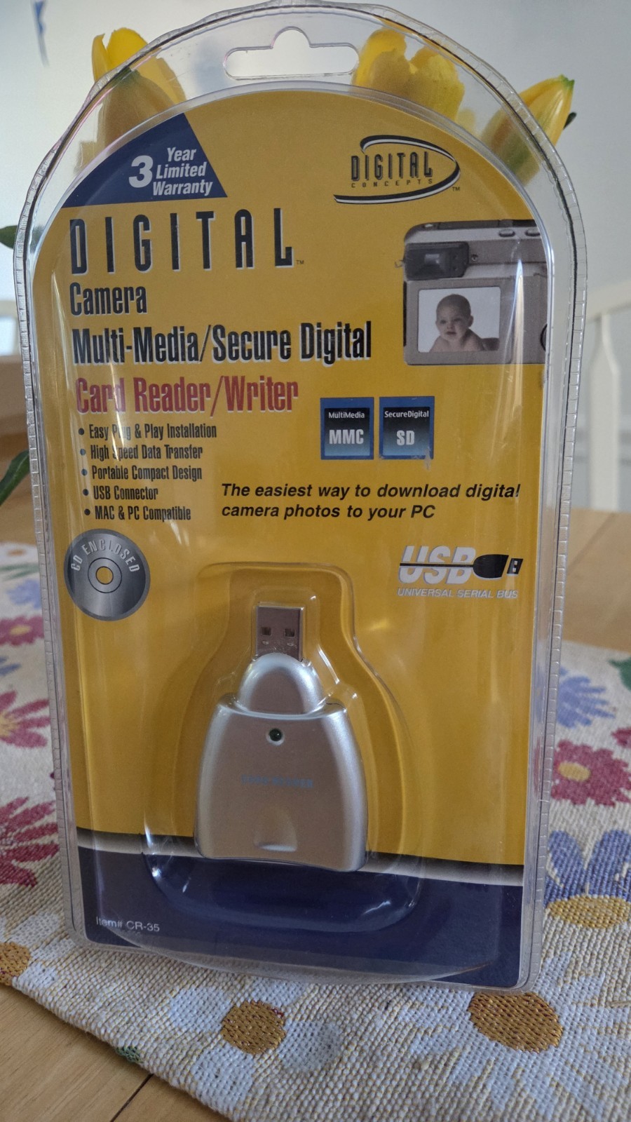 Digital Concepts Camera Multi Media/Secure Digital Card Reader & Writer