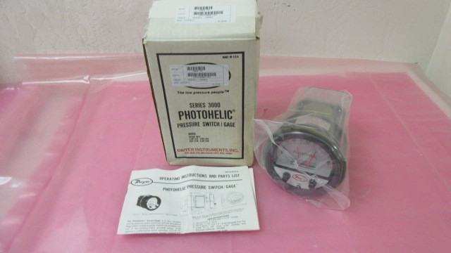 Dwyer 3002C, Series 3000, Photohelic, Pressure Switch/Gage. 414476