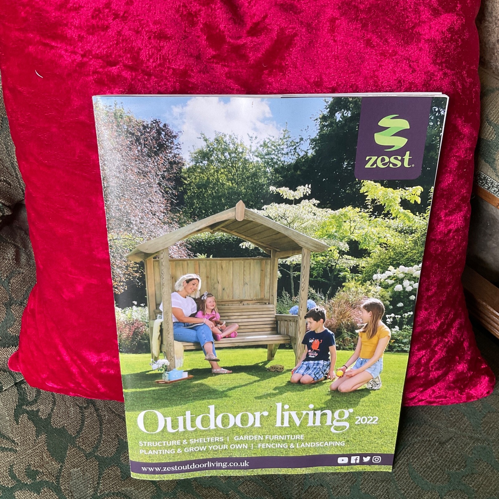 OUTDOOR LIVING ZEST CATALOGUE / BROCHURE  2022  Customer Edition 14