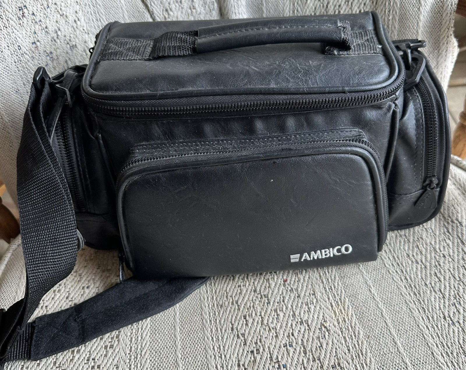 VTG Ambico Black Shoulder Strap Camera Bag Case Padded Multiple Compartments
