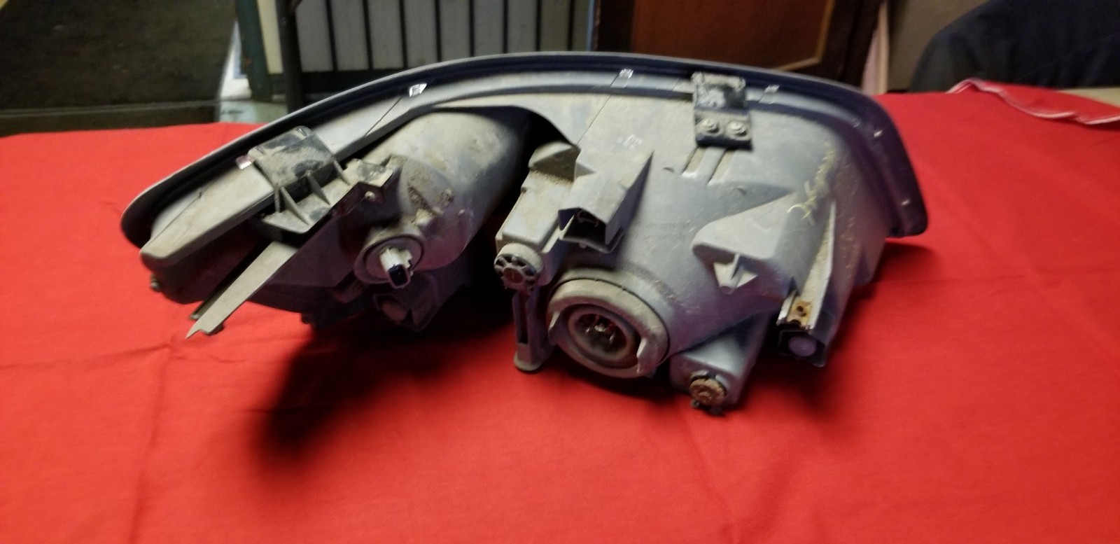 2011 HINO 258 OEM LH HEAD LIGHT DRIVERS SIDE US4157