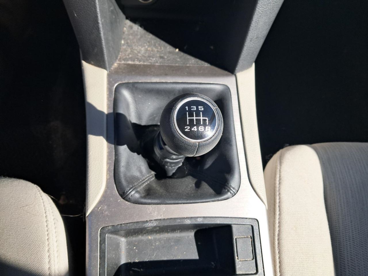 LEGACY 2013 Glove Box 4856119