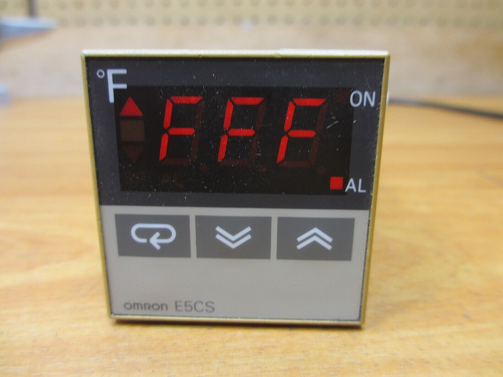 Omron E5CS-Q1KJX-F *USED POWERS UP* Temperature Controller