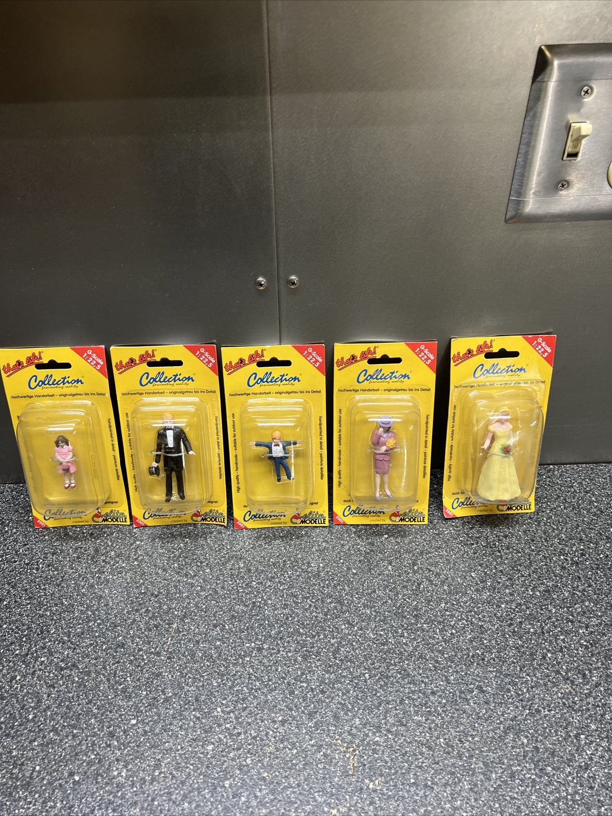 (1) NOS SET OF 5 G Scale Elita Modelle Figures Wedding Or Funeral
