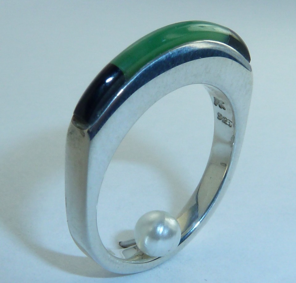 Beautiful Sterling Ring, Chrysoprase inlay, Size 4.5 & 5.5. Konder #535