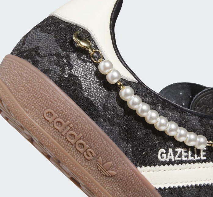 Adidas originals Women's GAZELLE INDOOR HQ2624 Core Black / Cream White / Core B