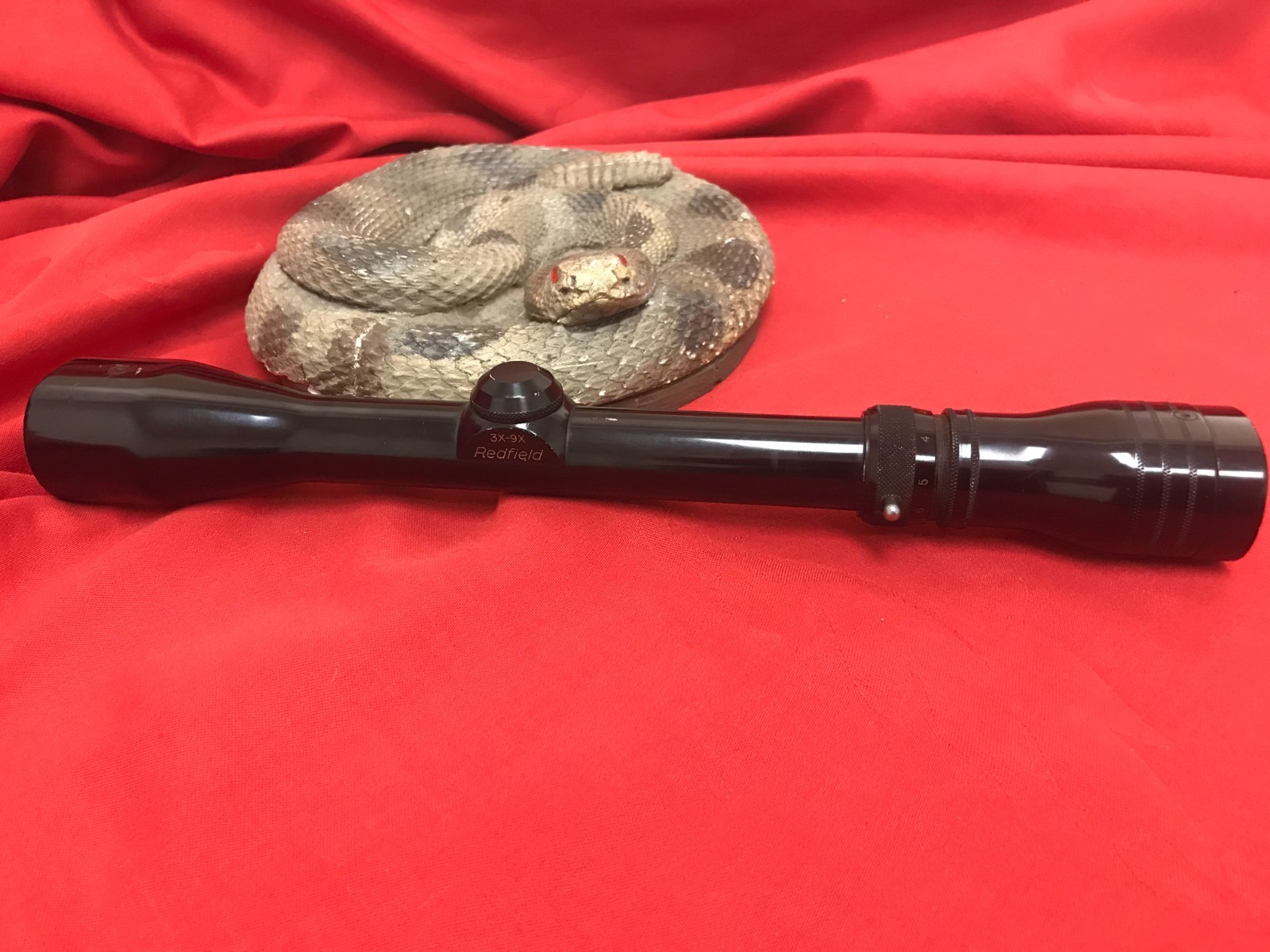beauty REDFIELD Low Profile Widefield 3X-9X rifle scope 4-Plex reticle c 1977