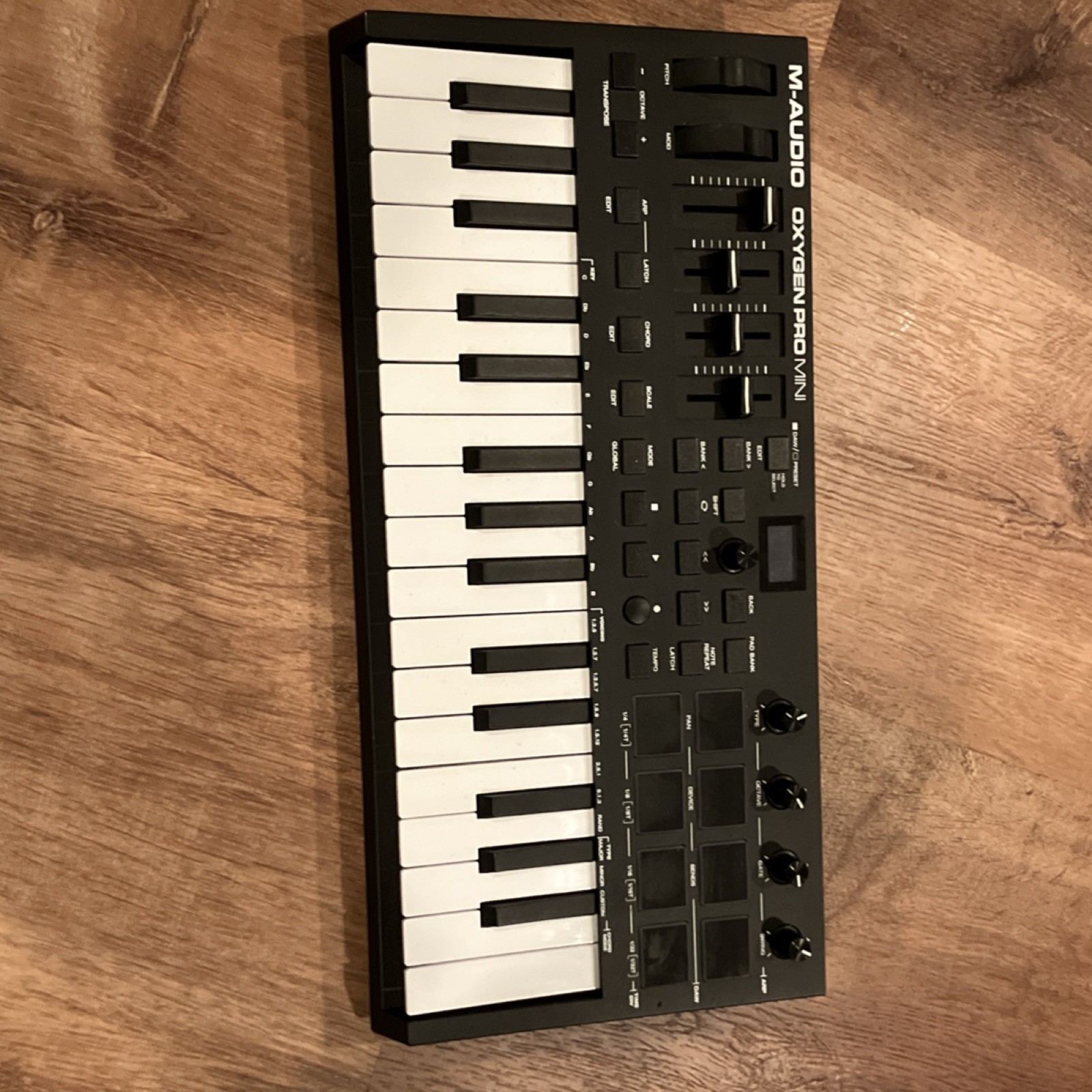 M-Audio Oxygen Pro Mini MIDI Keyboard Controller 32 Synth Keys USB Faders Pads