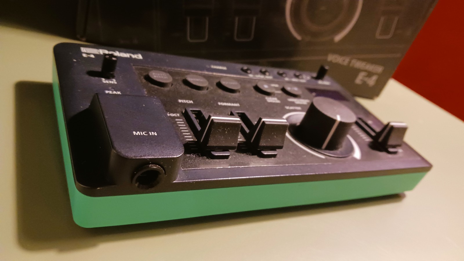 Roland AIRA Compact E-4 Voice with Green Base