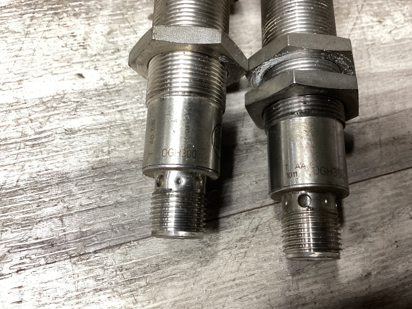 LOT OF 2 Ifm OGH300 Photoelectric Sensor #130N107