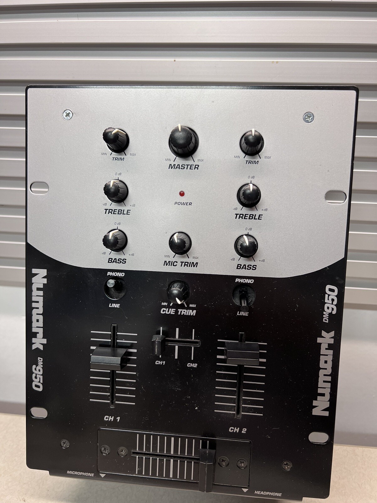 Working NUMARK DM950 DJ Mixer Phono Preamp Line Microphone- No Power Cord