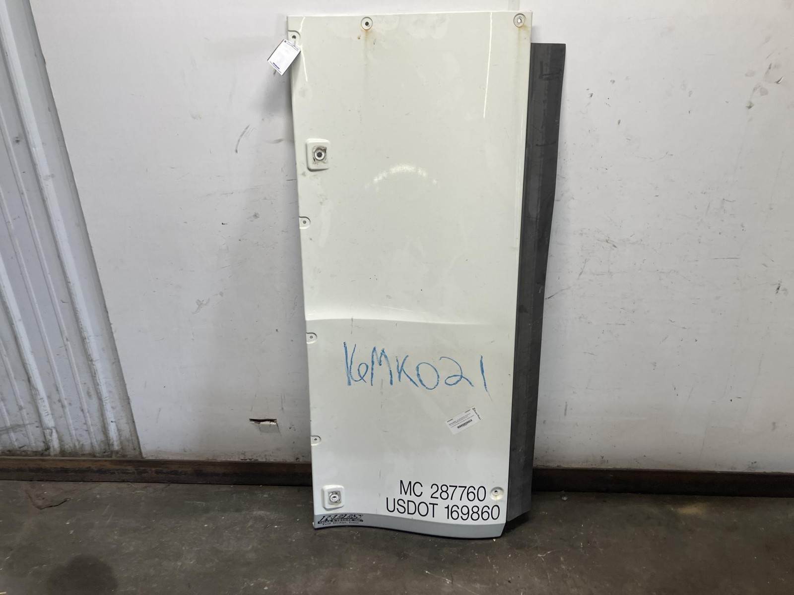 Mack CXU613 WHITE LOWER Side Fairing/Cab Extender - Used