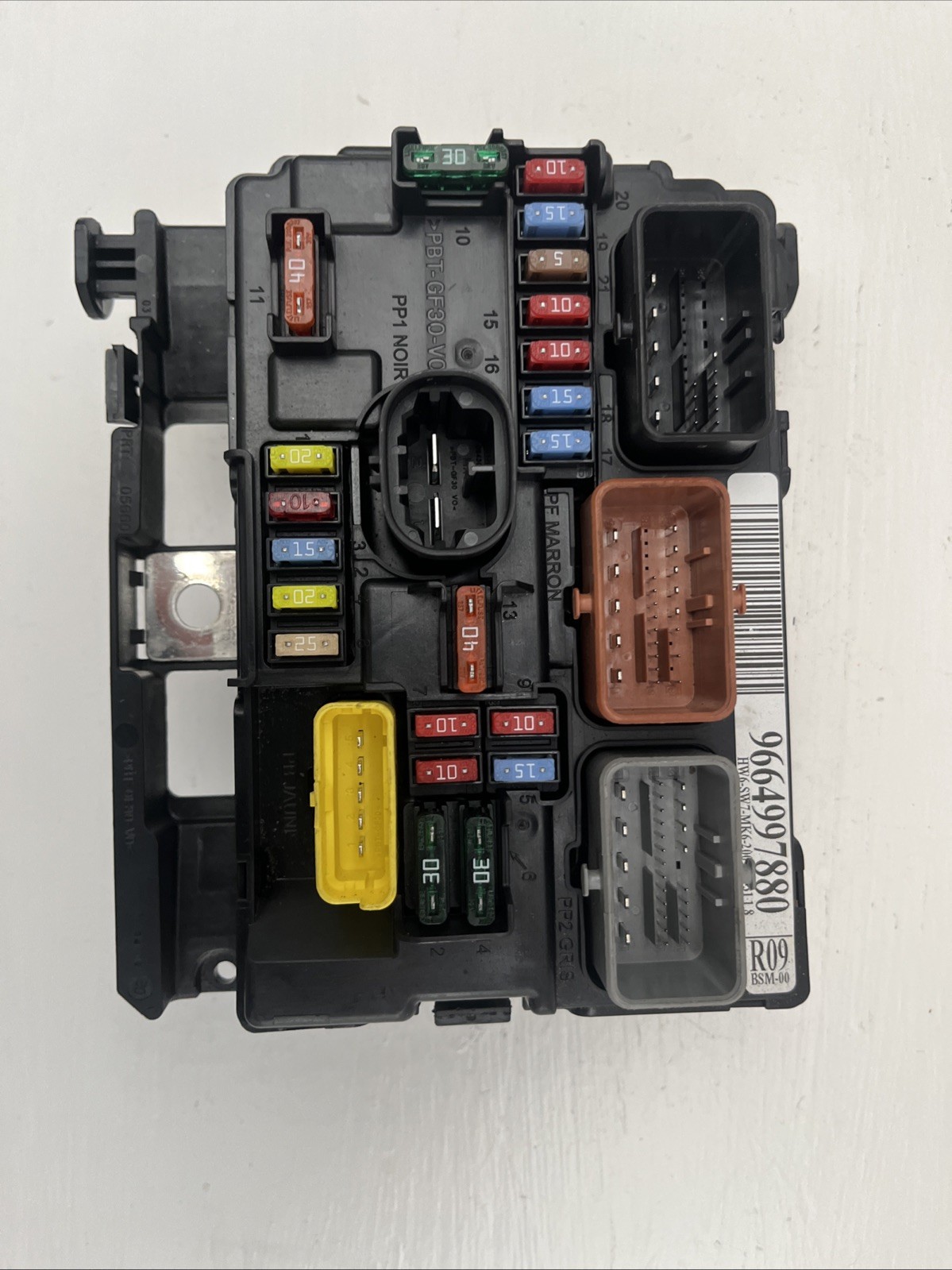 PEUGEOT CITROEN  UNDER BONET FUSE BOX 9664997880 BSM-00 R09