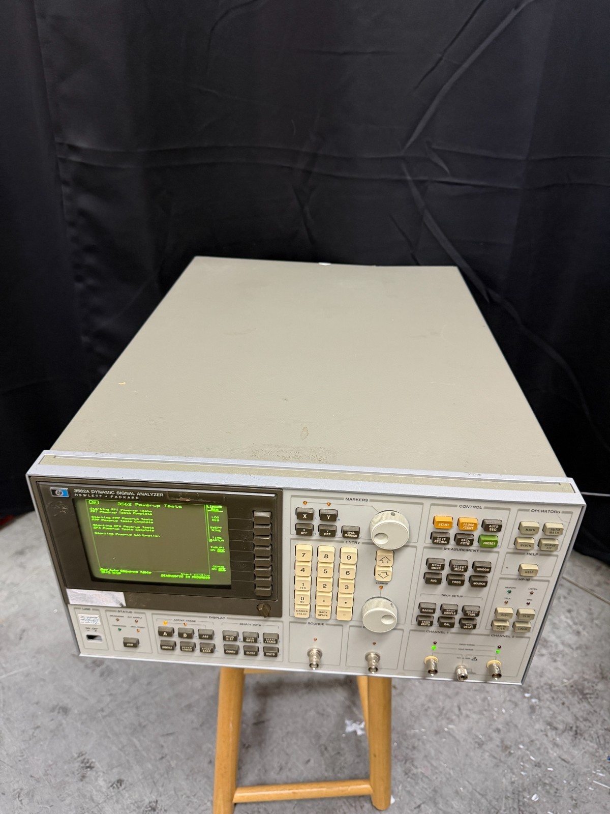 HP 3562A Dynamic Signal Analyzer Powers On Passes Self Tests See Notes