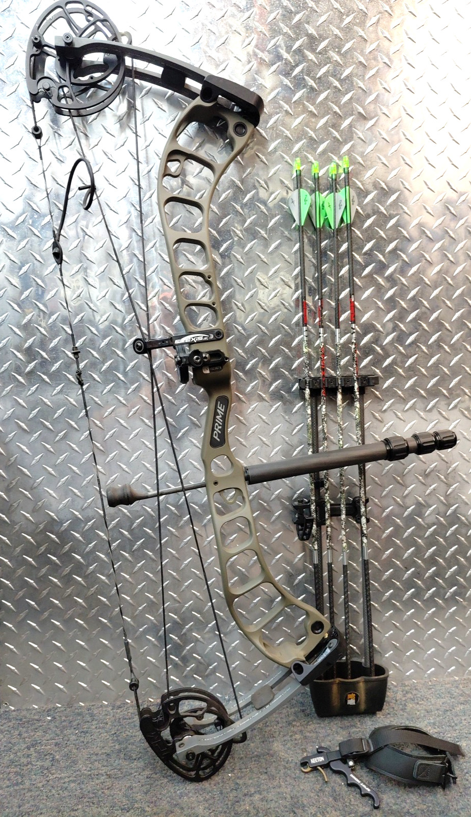 Prime Logic CT5 RH 70# 28.45” with QUIVER, BALLENCER , RELEASE, BAG- FREE SHIP