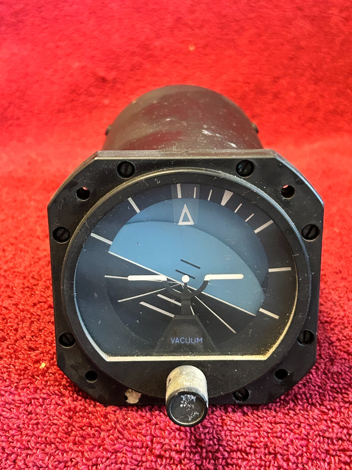 EDO-AIRE 5000F-6 ATTITUDE GYRO INDICATOR P/N 23-501-017 CESSNA P/N C661076-0101