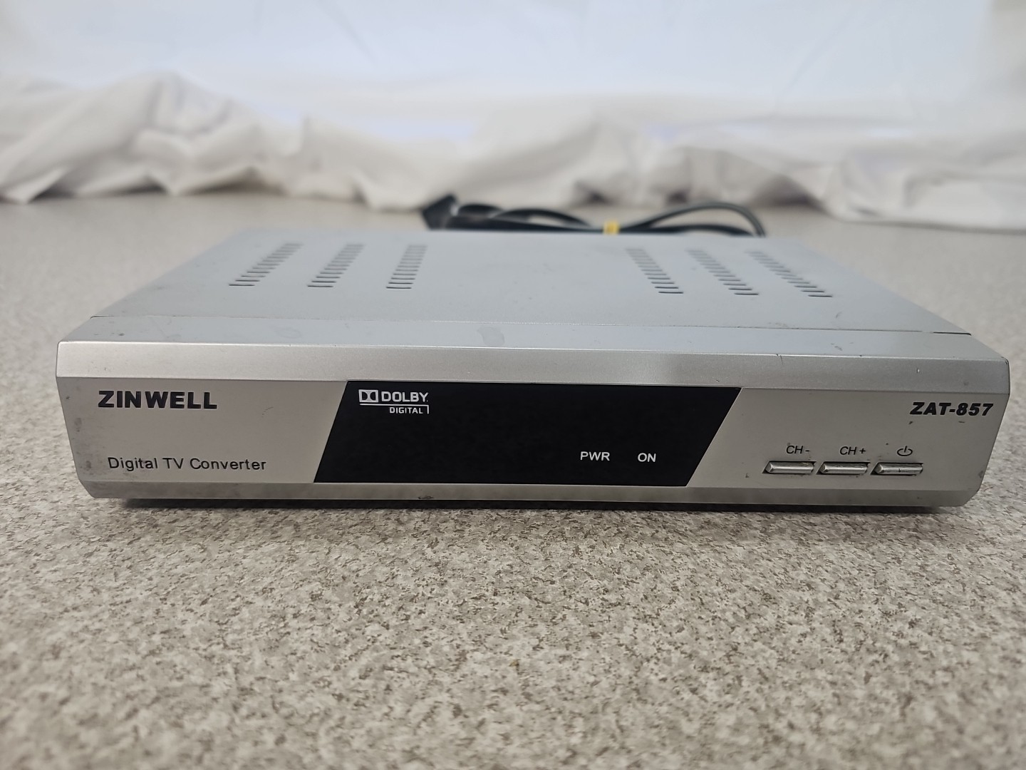 Zinwell ZAT-857 Digital TV Converter Box Tested Working No Remote DTV ATSC