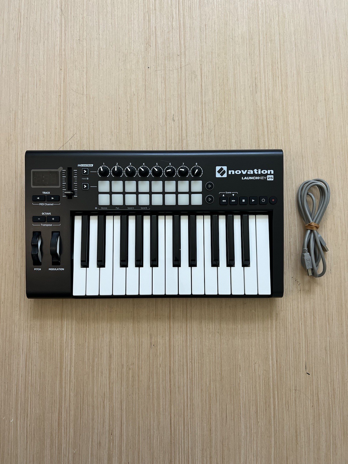 Novation Launchkey 25 MK3 25-Key MIDI Keyboard Controller W/ USB Read