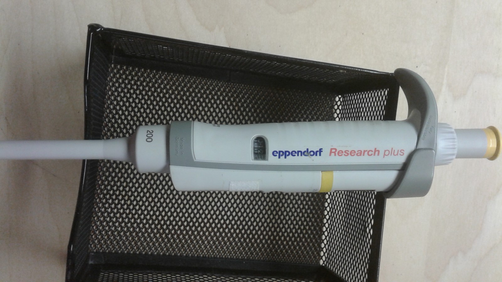 EPPENDORF RESEARCH PLUS ADJUSTABLE PIPETTOR  20ul-200ul