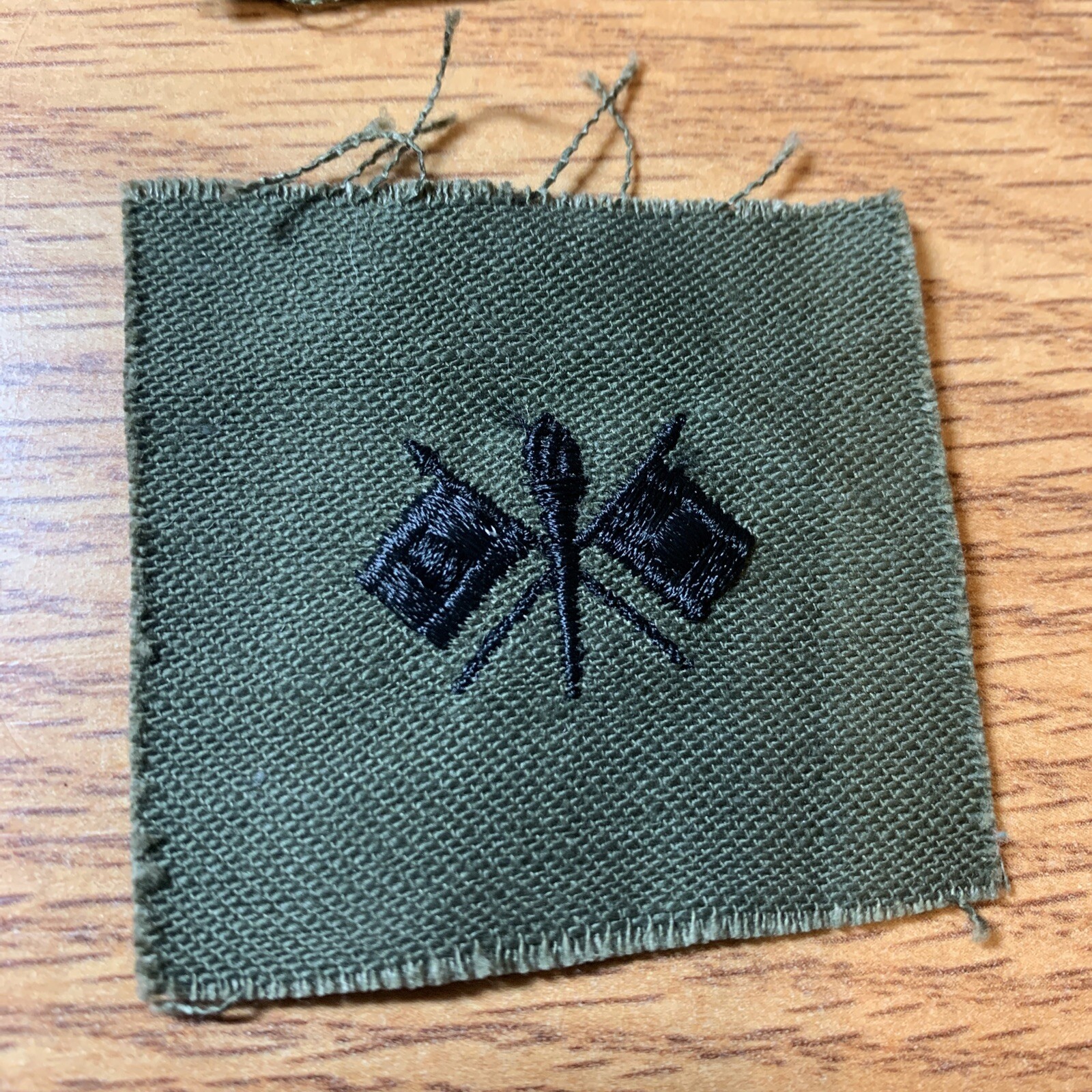 K0712 US Army Vietnam Cloth Branch Emblem Signal Corps Subdued IR19T