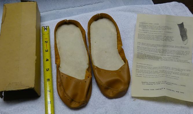 ** Vintage - TUXEDO Yarn Company - USA made - MOCCASINS - unfinished w ORIGbx