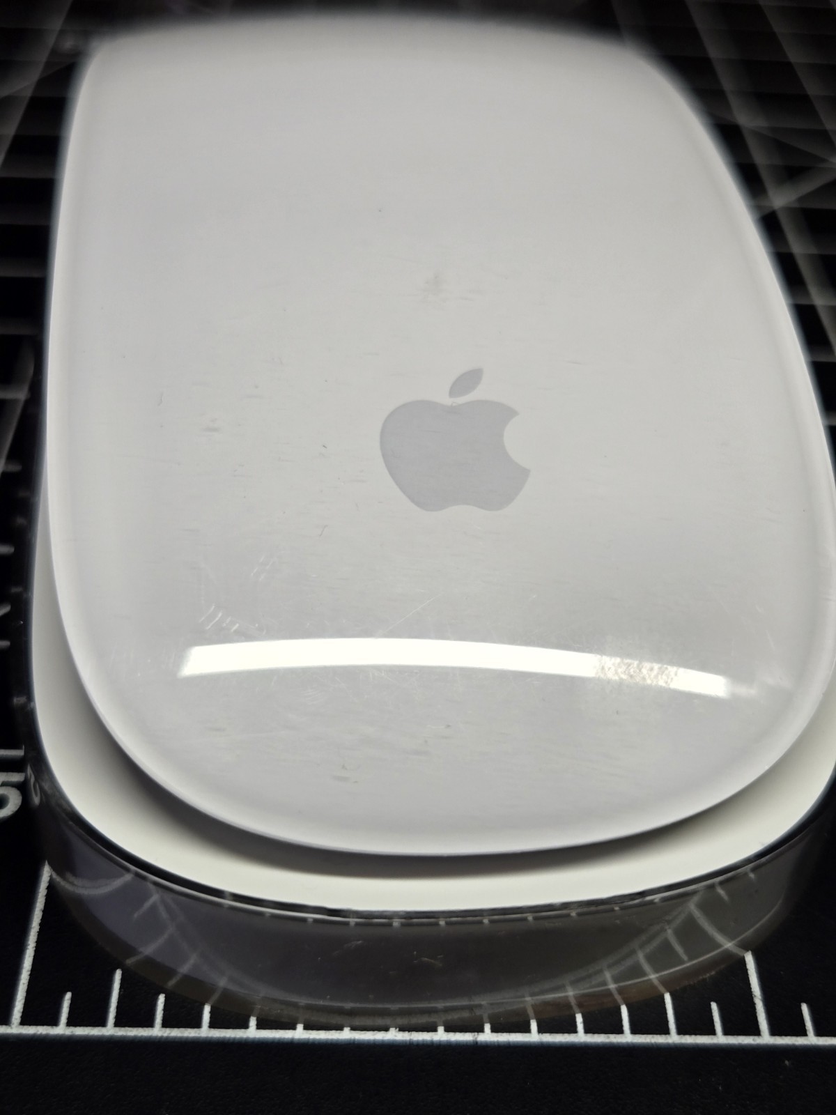 Apple A1296 Wireless Tactile/Multi-Touch Mouse - MB829LL/A