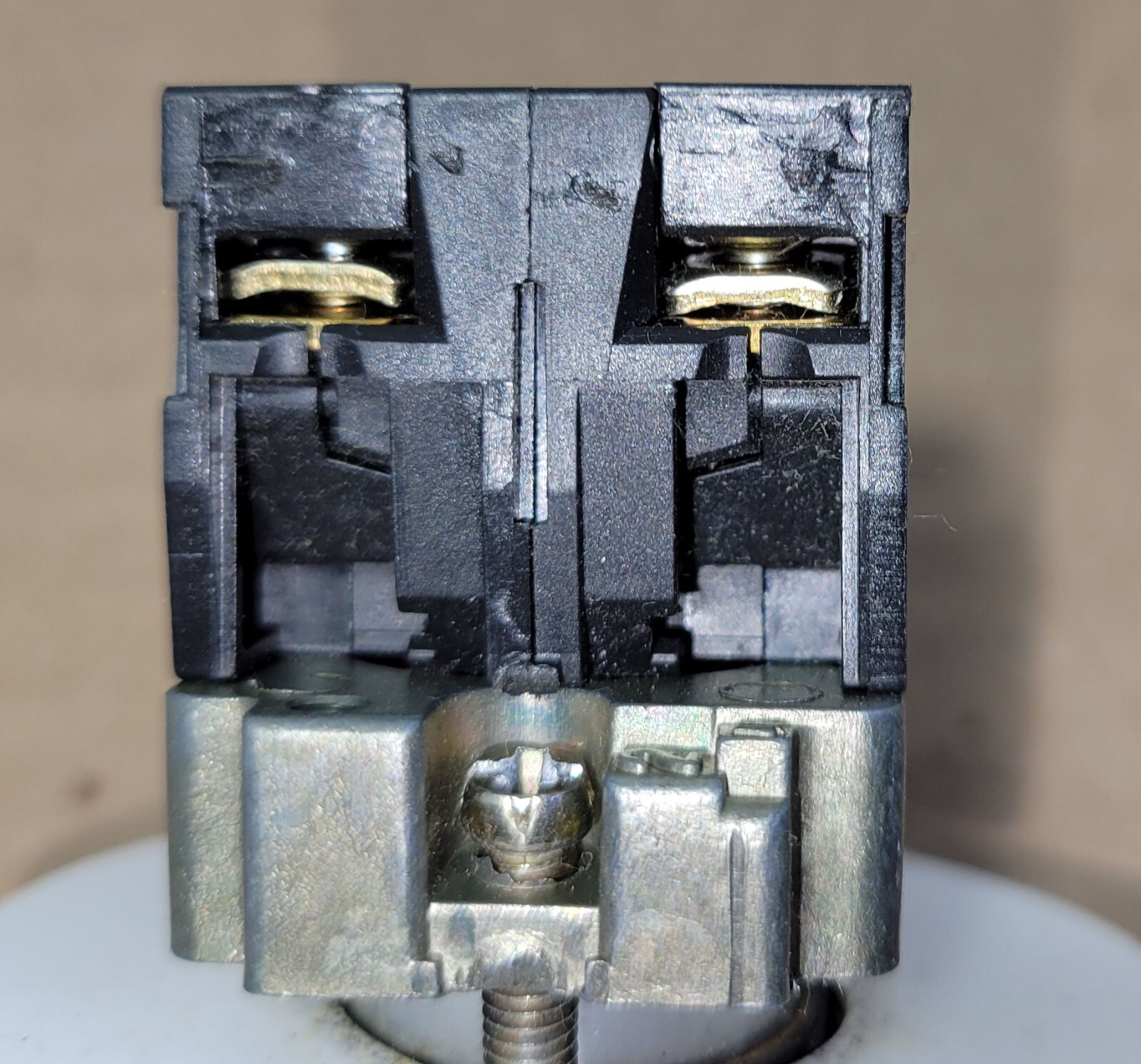 Schneider Electric Emergency stop push-button Maintained Push / Maintained Pull,