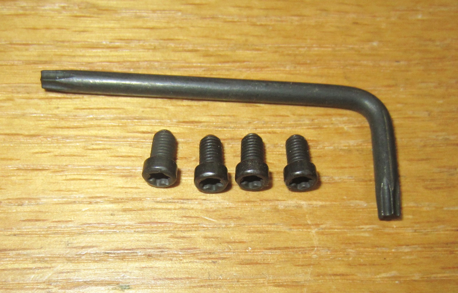 Leupold 6-48 Base Screws .230" Set of Four