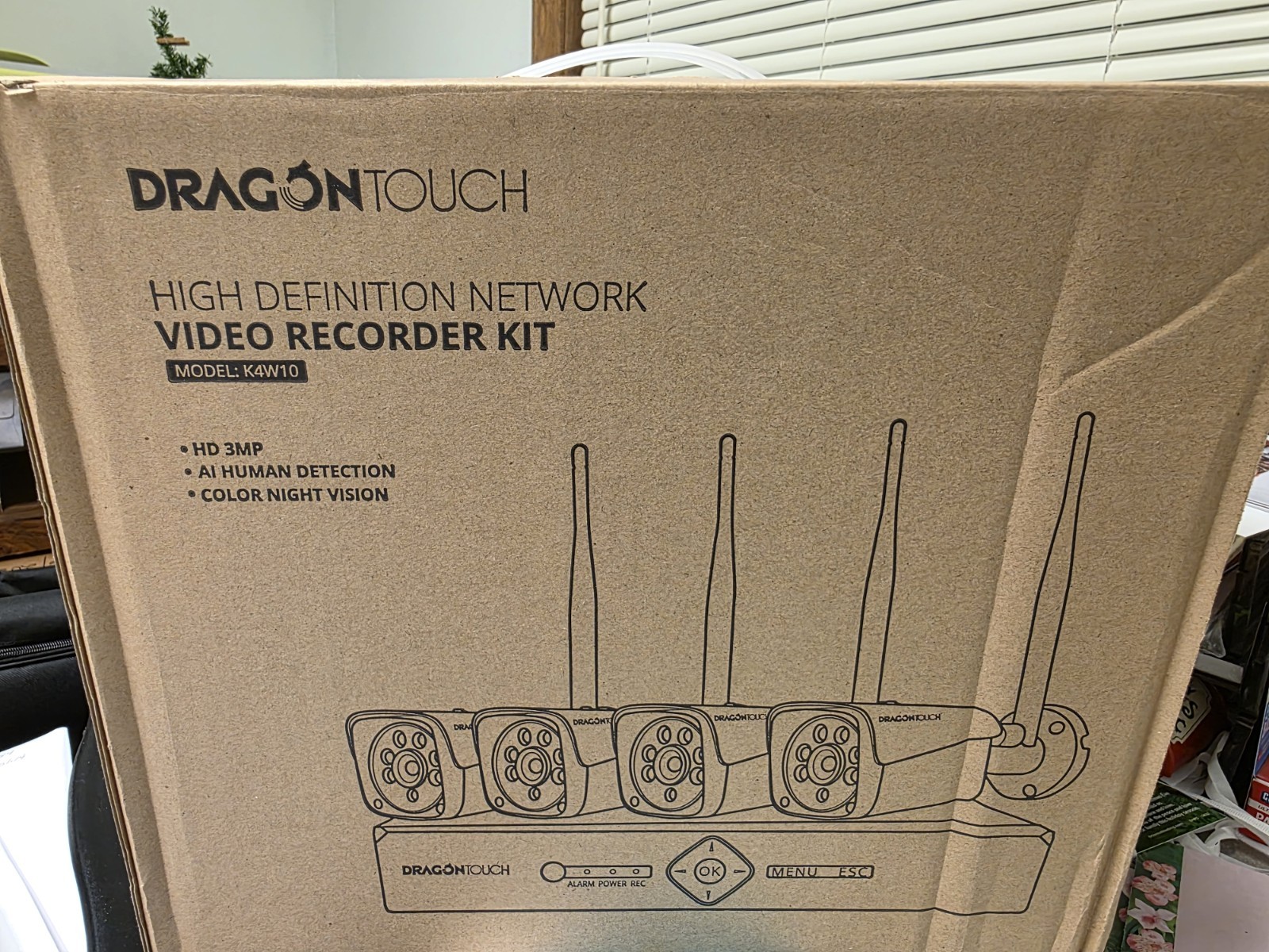 DRAGONTOUCH K4W10 4-Channel NVR Kit 4 Cameras 3MP Wireless AI Night Vision