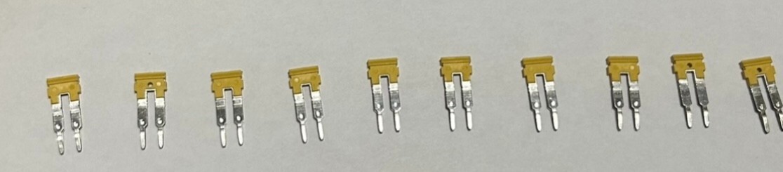 DIN Rail Terminal Block Kit 10 pcs, 12-22 AWG , 600V, 25A, GND Term, 10 jumpers,