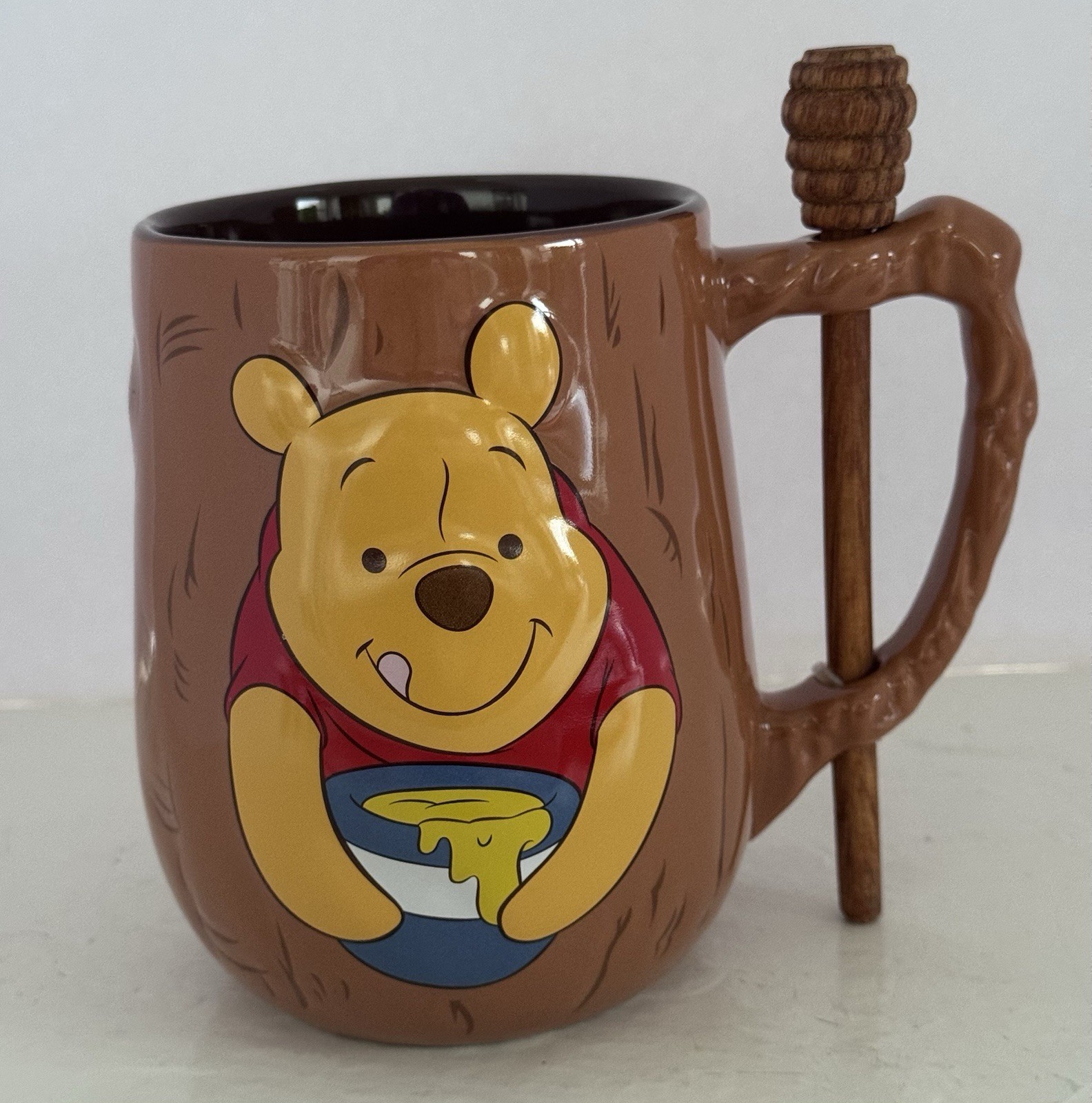 DISNEY PARKS WINNIE THE POOH SCULPTED COFFEE MUG CUP WITH HONEY DIPPER NEW