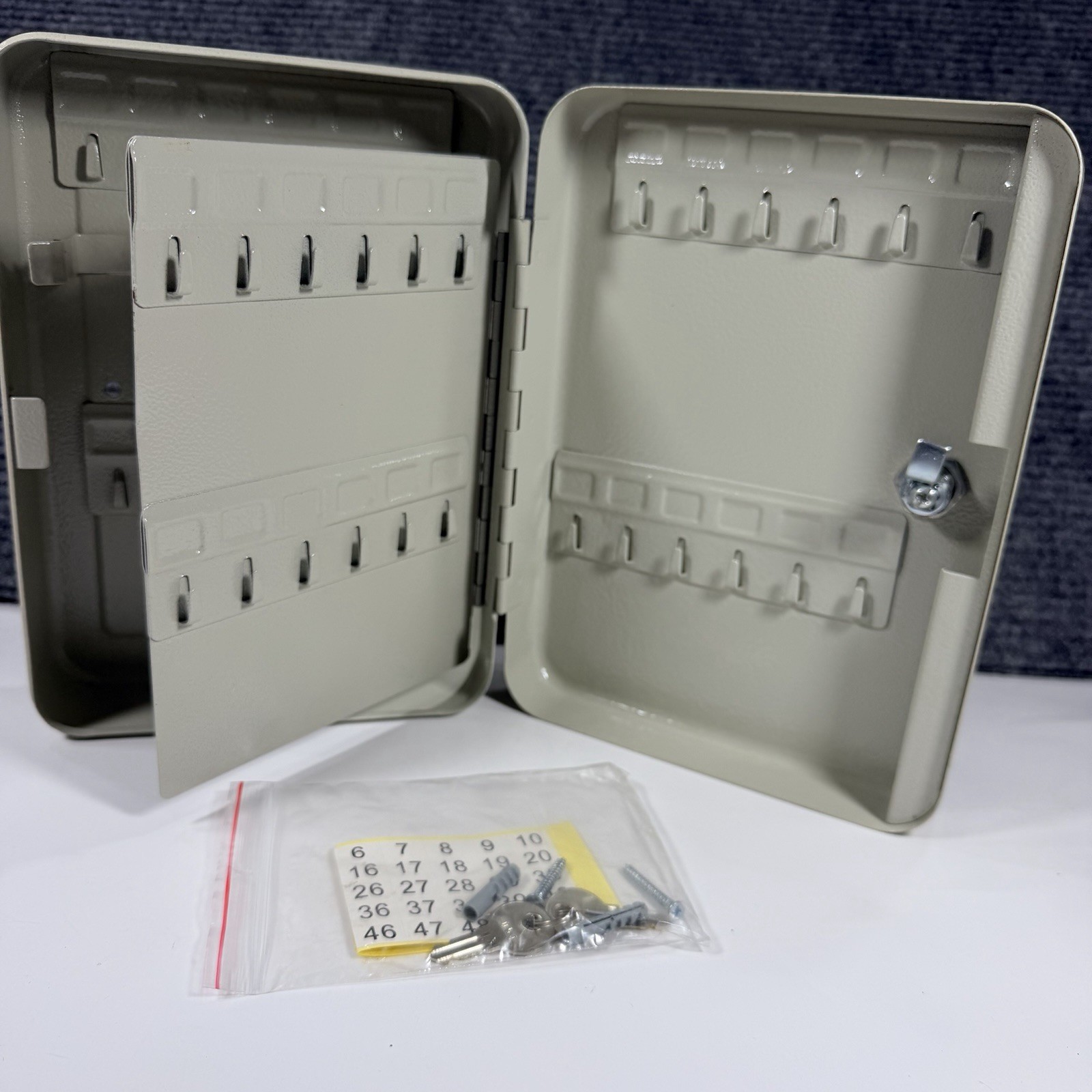 Metal Wall Mount Key Cabinet Lock Box 48 Key Capacity Locking Key Storag w/ Keys