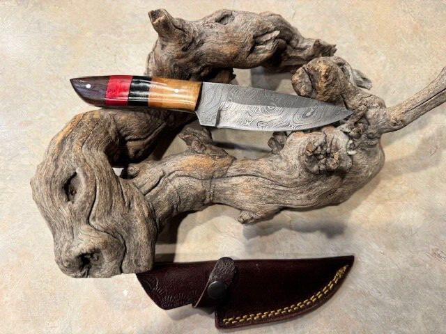 Damascus EDC hunting knife with four tone wood handle, leather sheath FLAW