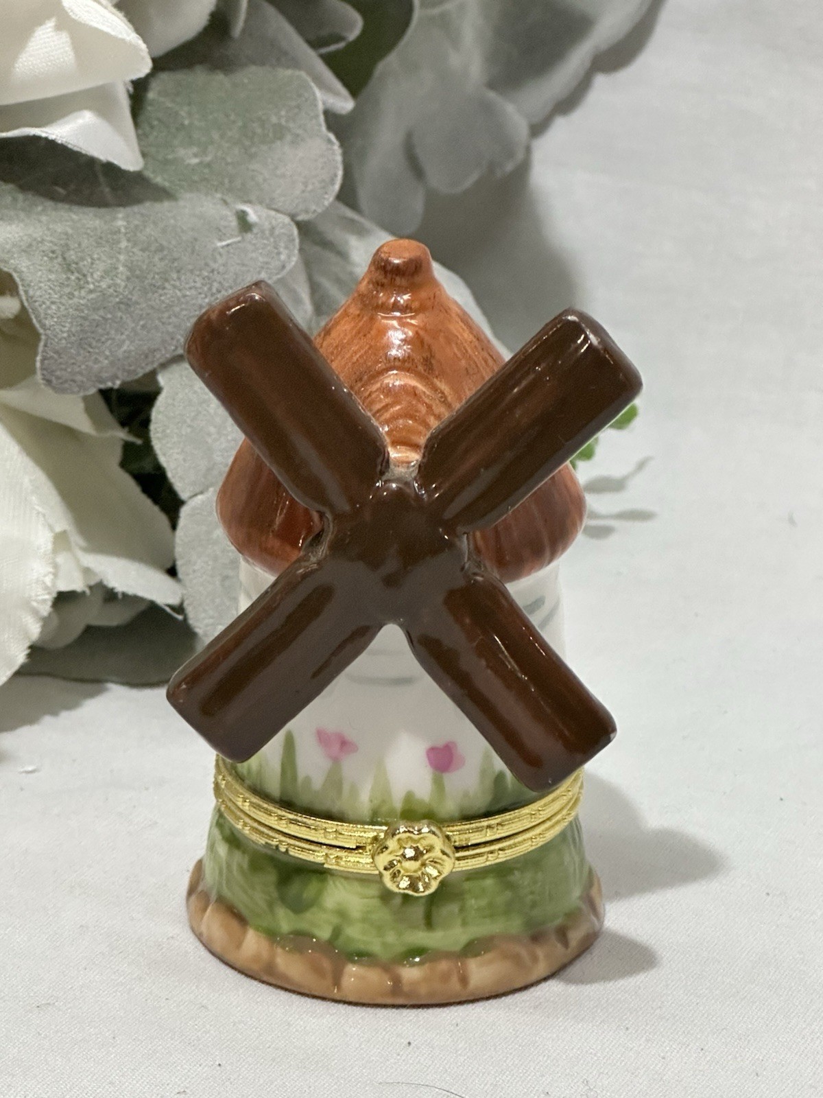 Ceramic Windmill Trinket Box 3.5” Tall Pretty Pink Flowers, Grass Brown Windmill